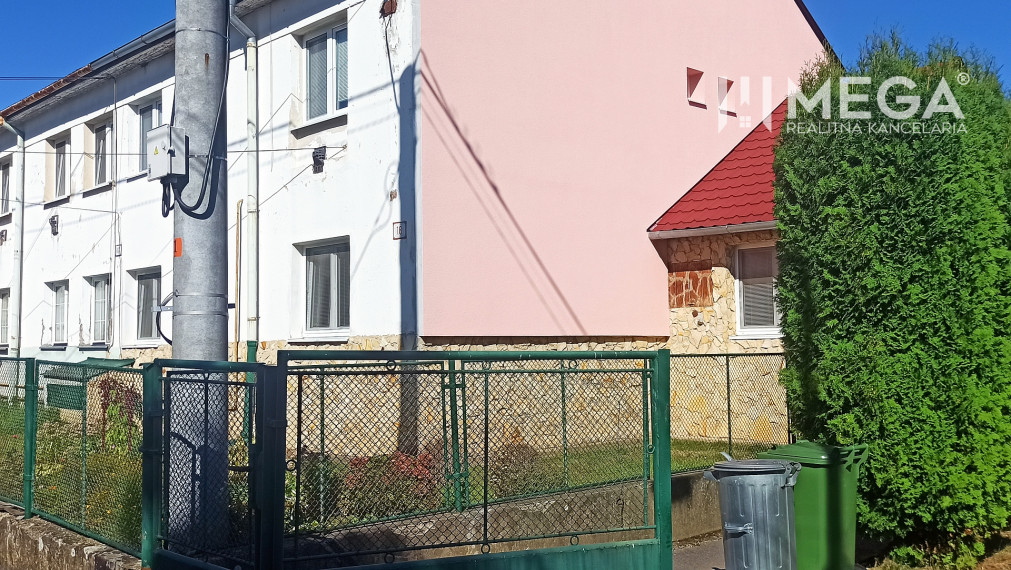 PREDANÉ - Pekný 3 izbový byt, záhrada a garáž v meste Sečovce na predaj, exkluzívne