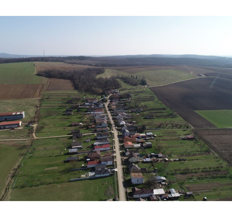 ZNÍŽENIE CENY-PREDAJ VEĽKÉHO POZEMKU (7.048 m2) v  obci Tovarnianska Polianka