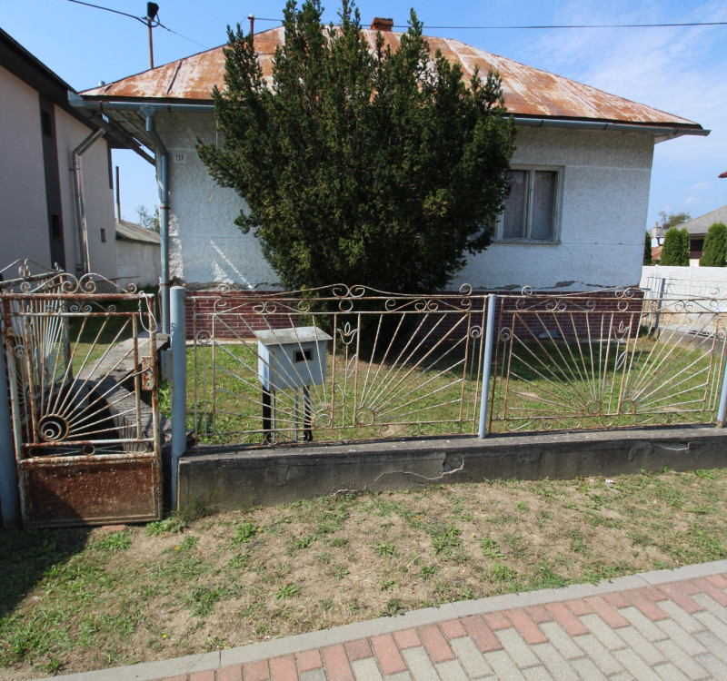 PREDAJ staršieho rodinného domu v obci Modrá nad Cirochou